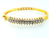 Women's Classic 18K Yellow Gold 1 TCW Natural Round Cut Diamond Cuff Bracelet